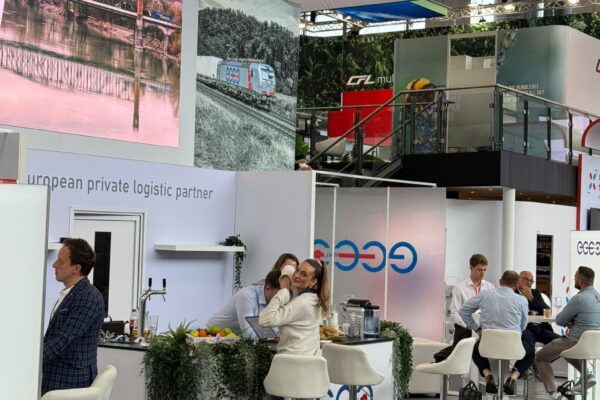 b116c2ac-8c8a-4b0b-885d-de80a1e41d42